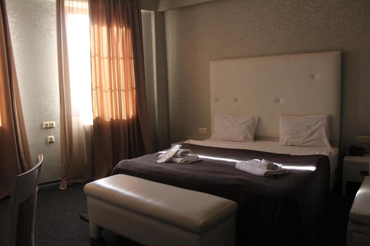Hotel Plaza Tbilisi Eksteriør bilde